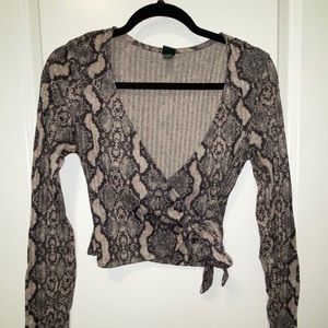 WILD FABLE SNAKE PRINT TOP🐍